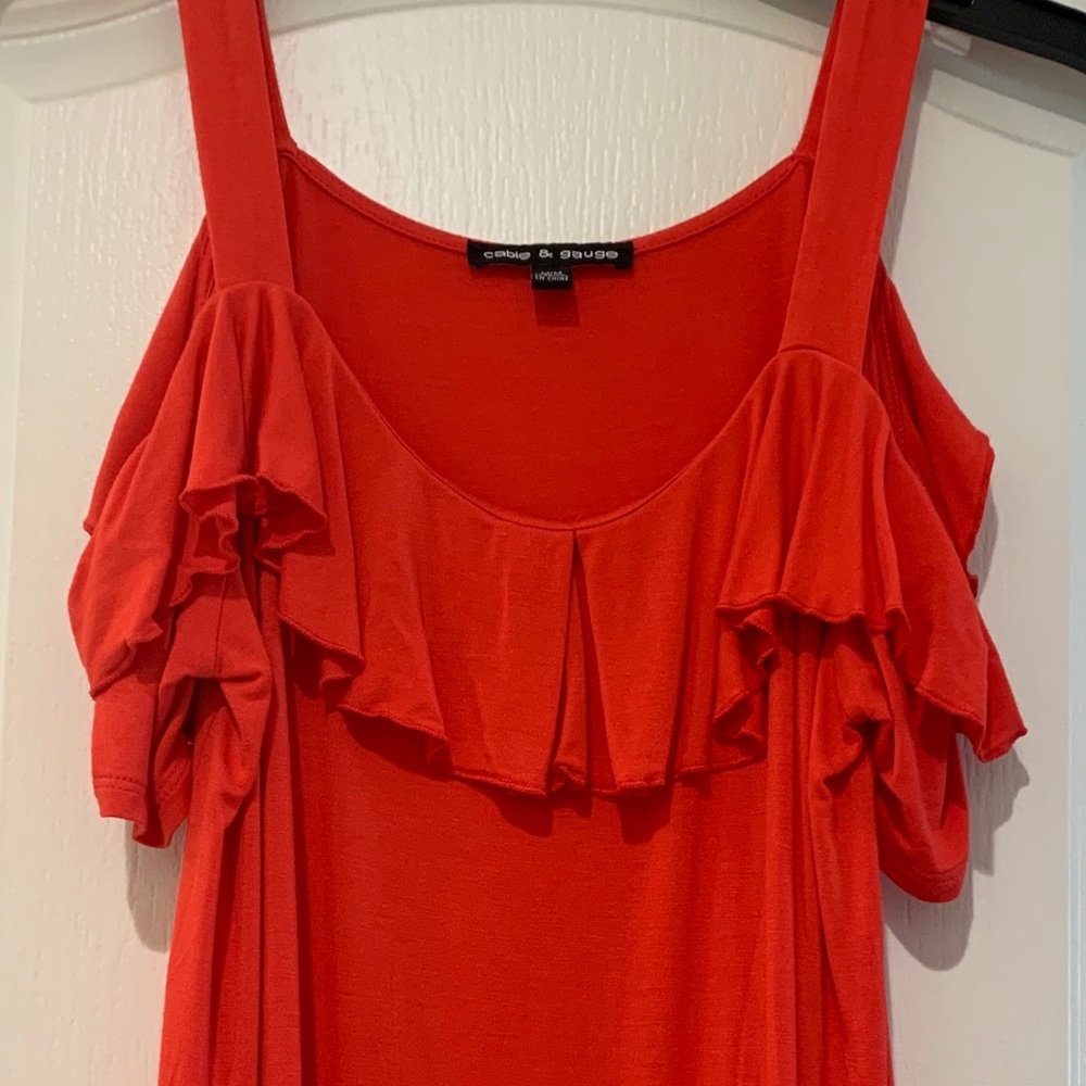 Cable & Gauge coral cold shoulder short sleeve  -M